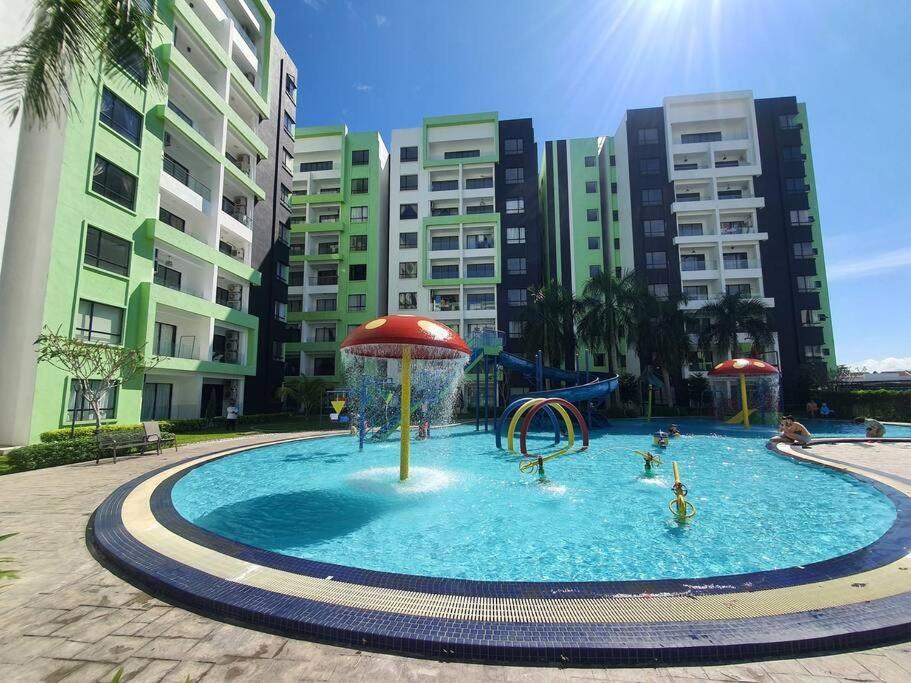 Manhattan Condo Ipoh With Water Park And Pool View Luaran gambar